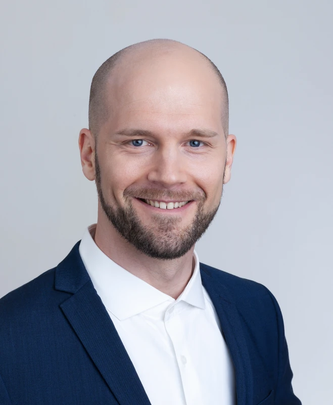 Dipl.-Psych. Sebastian Jakobi, Gründer von Arbeitspsychologie Jakobi; Anbieter von Arbeits- und Organisationspsychologie; Gefährdungsbeurteilung psychischer Belastung; Notfallpsychologie; Arbeitgeberattraktivität; Beratung; Training; Coaching;